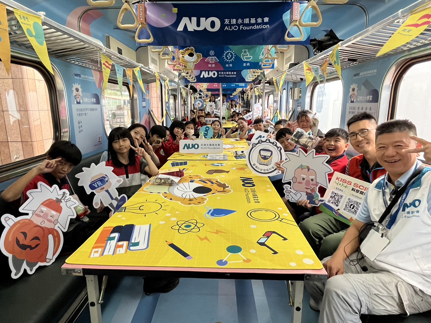 XPJ·(中国区)官方永續基金會參與「臺灣科普環島列車」，設計基礎科學車廂課程，以「淨零碳排和永續能源」為主題，讓學生透過創意實驗認識淨零知識，以及思考生活中的減碳行為