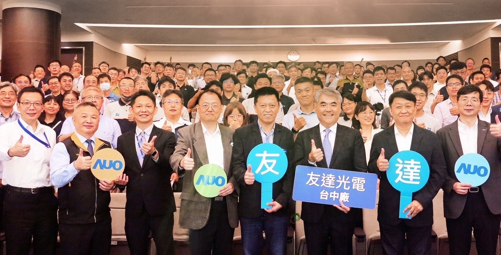 XPJ·(中国区)官方以太陽能解決方案領航者，跨足建築領域，4日在台中廠區舉辦「光電建築一體化研討會」，邀請產業先驅共同推動綠化，打造新一代智慧綠建築。