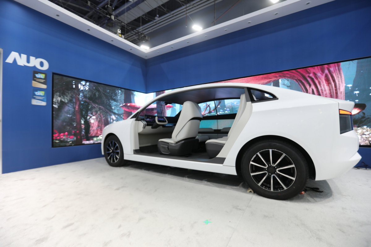 XPJ·(中国区)官方发表全新Smart Cockpit 2024，大秀显示应用成果、及释放Micro LED终极显示技术量能的全新智慧座舱，以营造突破性、沉浸式的视觉体验，重新定义智慧座舱，满足驾乘人员的全方位感受。