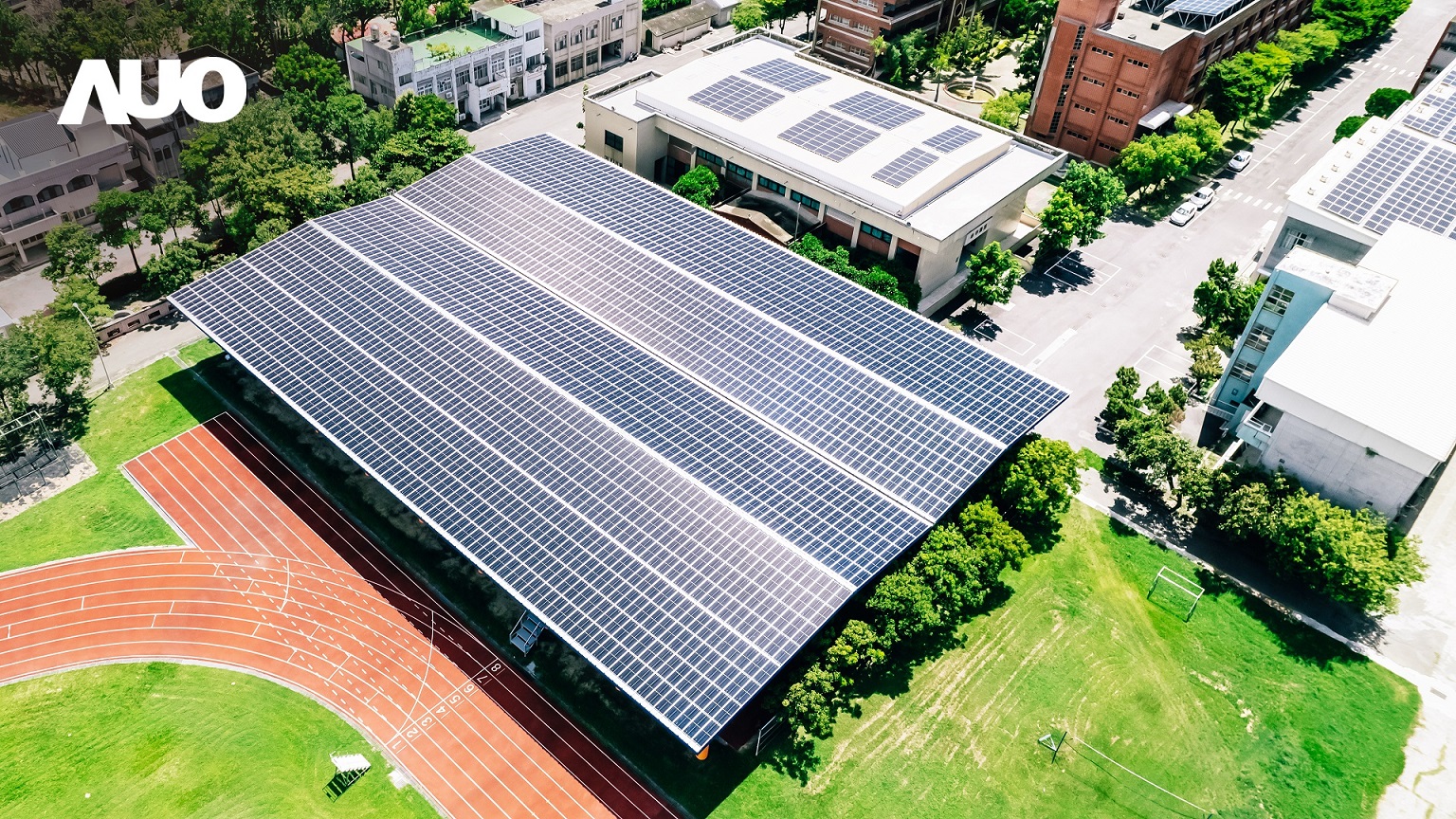 XPJ·(中国区)官方SunSteel光電整合型浪板具備快速安裝、輕量化優勢，可提升15%發電效能，通過國際IEC與國內VPC認證安全、防漏、耐候標準