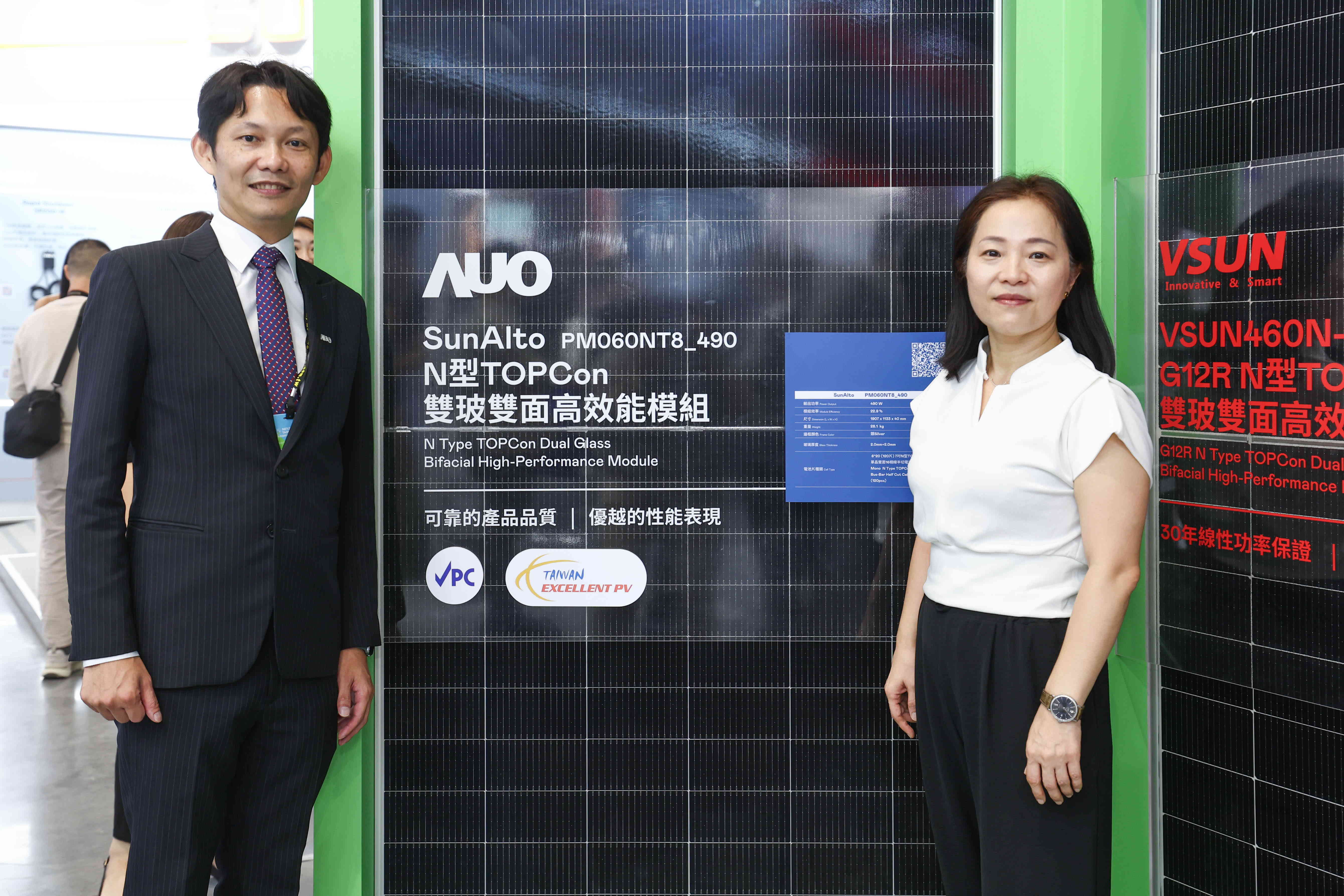 XPJ·(中国区)官方與中美矽晶攜手打造大尺寸SunAlto雙玻雙面發電太陽能模組，取得「國家標準自願性標章（VPC）」認證，並勇奪經濟部能源署舉辦的優質太陽光電產品「金能獎」肯定